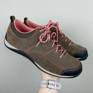 L.L. Bean Women's 10 WIDE Feldspar Suede Hiking Sneakers Brown Leather Gorpcore
